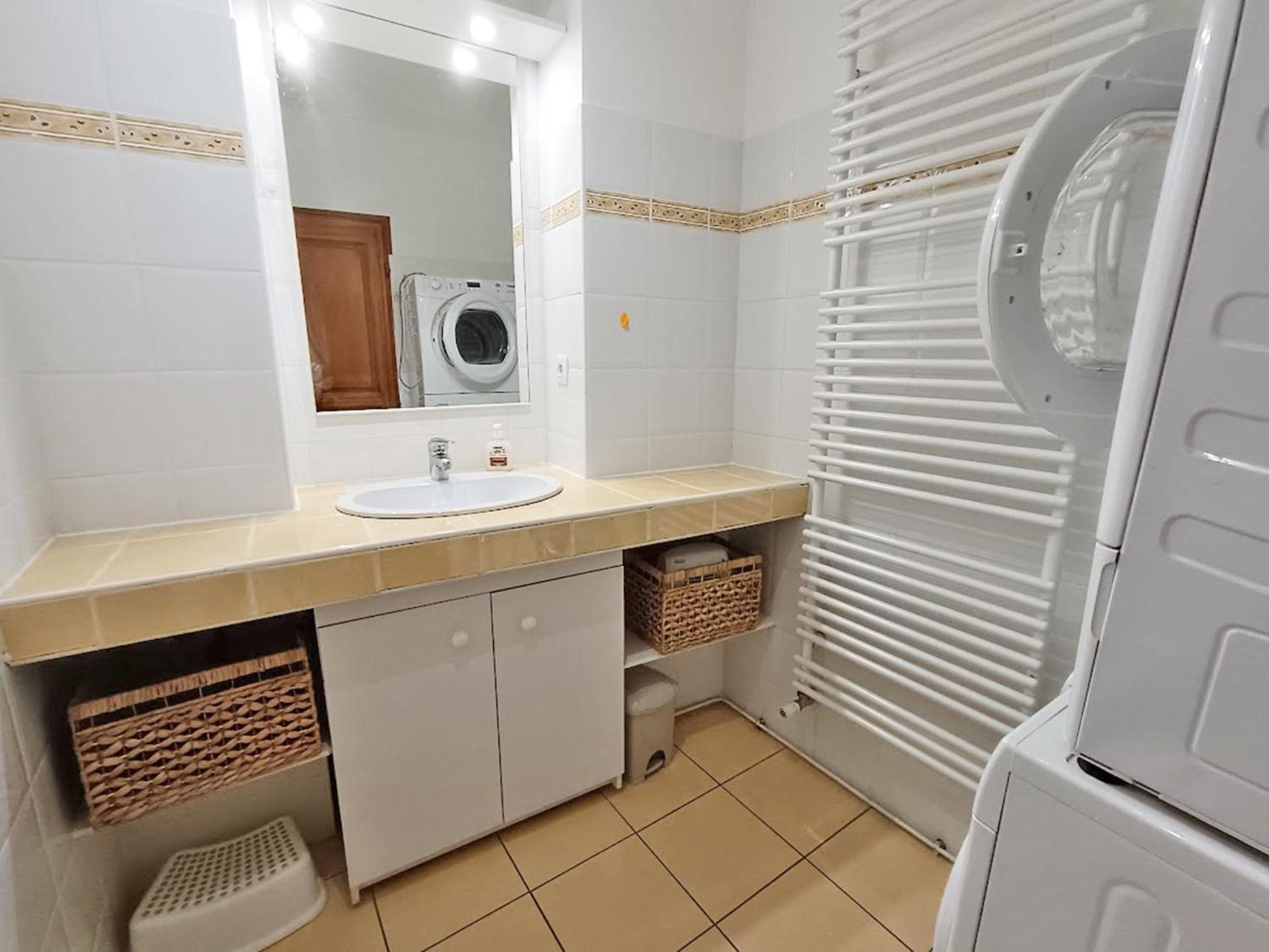 Le Petit Cerf, T3, Wifi, Cave Apartment Bagneres-de-Luchon Exterior photo